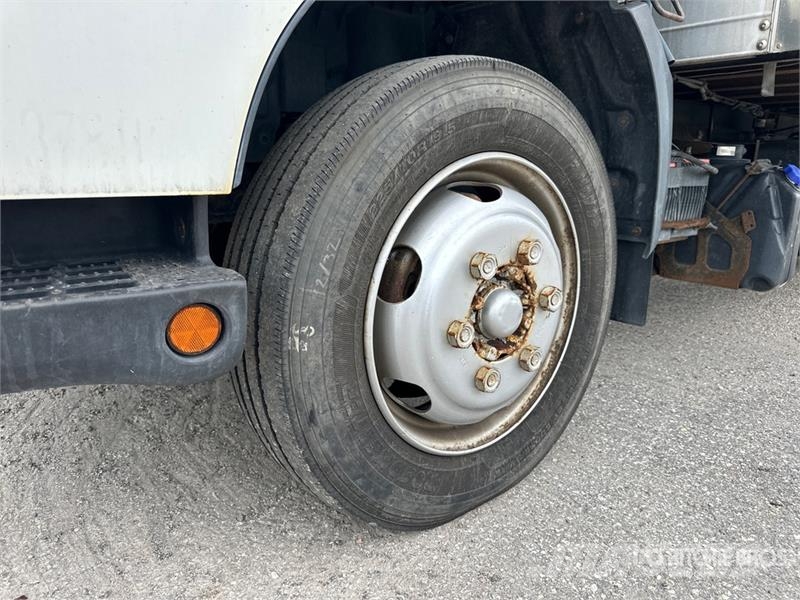 Hino XJC720 4x2 Refrigerated Truck Camiones con temperatura controlada
