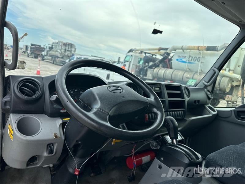 Hino XJC720 4x2 Refrigerated Truck Camiones con temperatura controlada