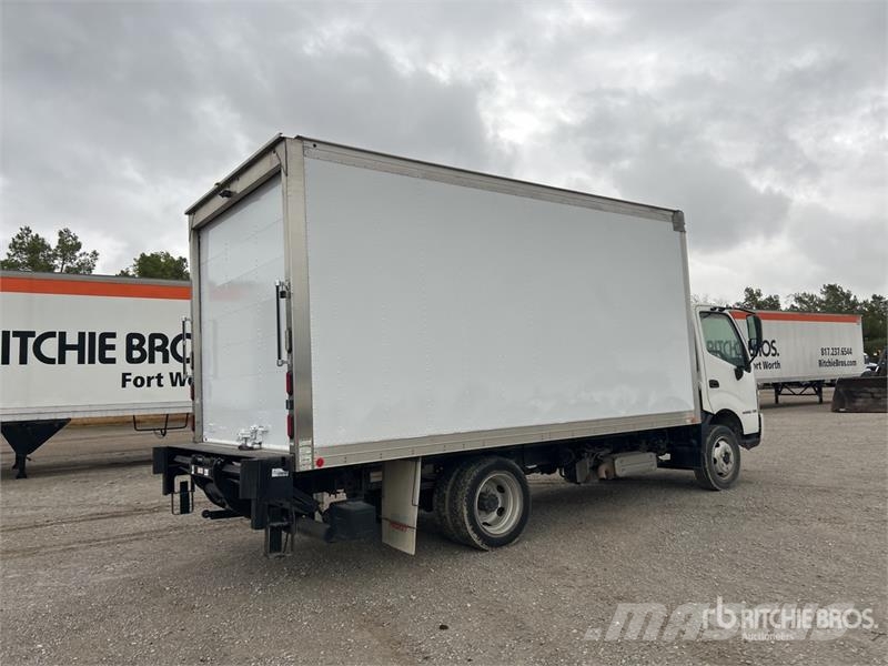 Hino XJC720 4x2 Van Truck Camiones con caja de remolque