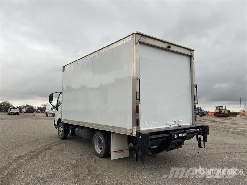 Hino XJC720 4x2 Van Truck Camiones con caja de remolque