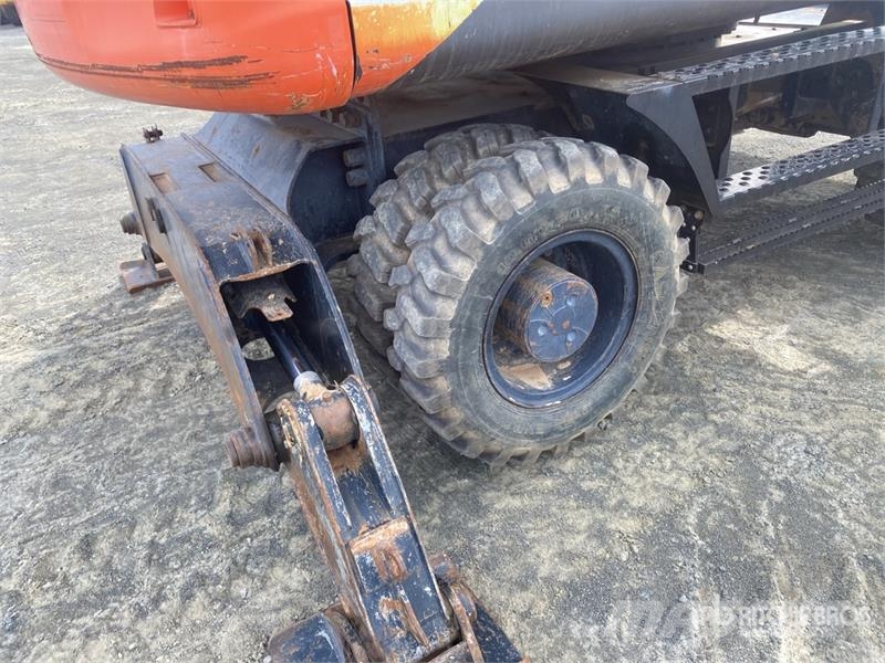 Hitachi 190W-5 4x4 Highway Wheeled Excavator Wheeled excavators