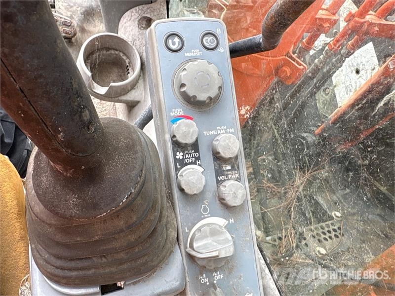 Hitachi ZX135US-6N Tracked Excavator Escavadoras de rastos