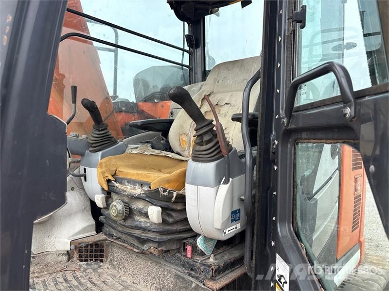 Hitachi ZX135US-6N Tracked Excavator Escavadoras de rastos