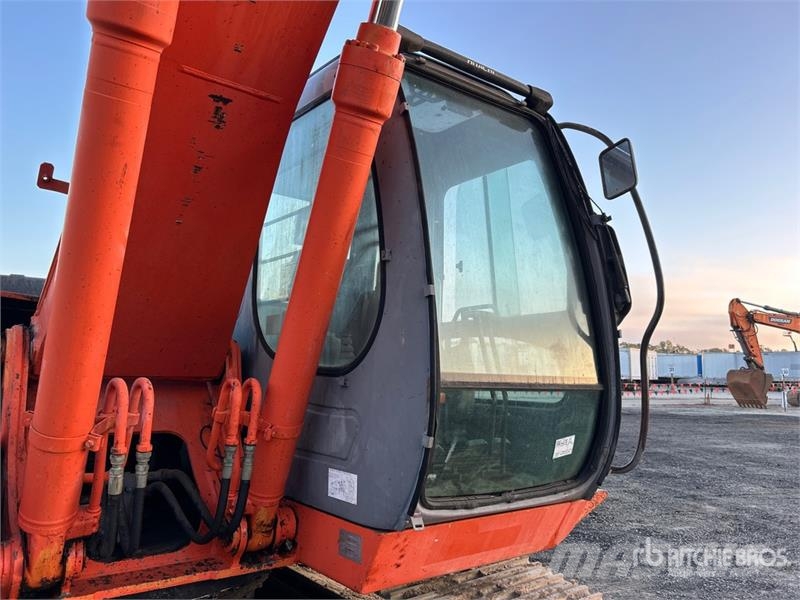 Hitachi ZX200LC-3 Tracked Excavator Kāpurķēžu ekskavatori