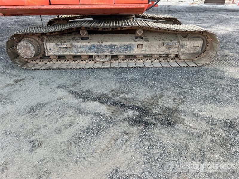 Hitachi ZX200LC-3 Tracked Excavator Kāpurķēžu ekskavatori