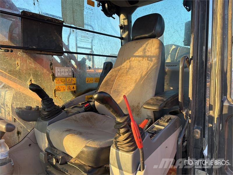 Hitachi ZX210LC-6 Tracked Excavator 大型油圧ショベル12t以上（パワーショベル・ユンボ）