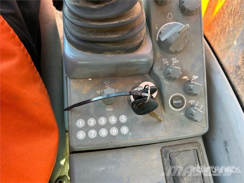 Hitachi ZX350LC-6 Tracked Excavator Bagri goseničarji