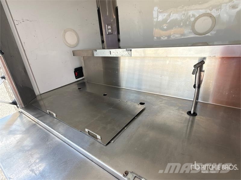 Hook & Line Cargo 7 ft S/A Food Concession Trailer Andere Anhänger