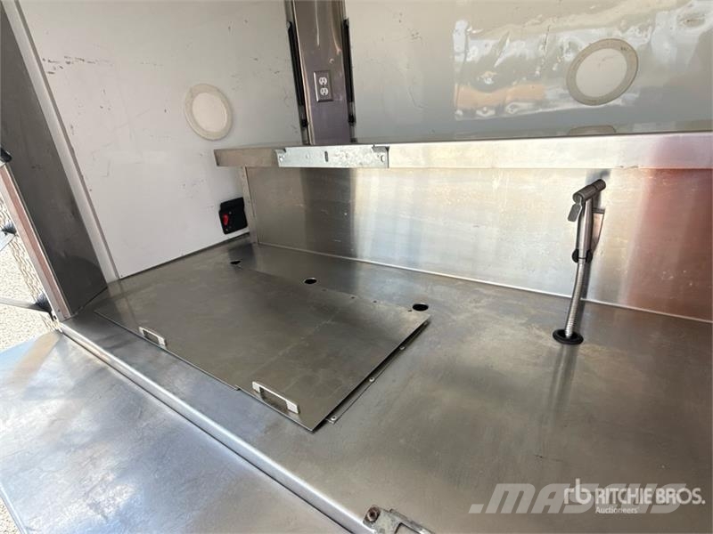 Hook & Line Cargo 7 ft S/A Food Concession Trailer Andere Anhänger