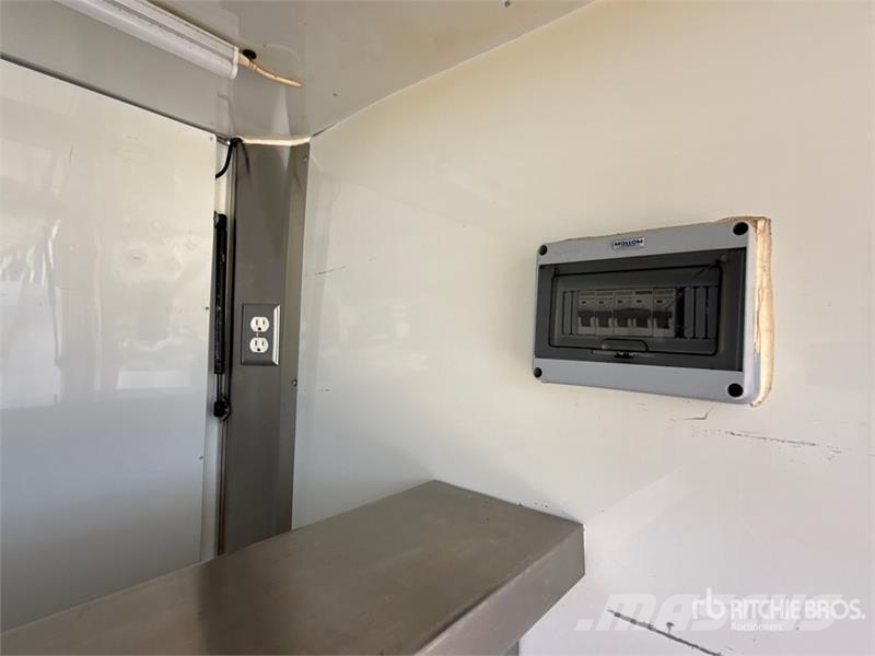 Hook & Line Cargo 7 ft S/A Food Concession Trailer Andere Anhänger