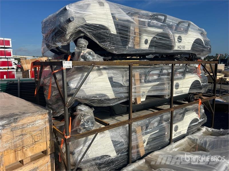  HQ100 Electric Quantity of (3) White Six-Seater Go عربات الجولف