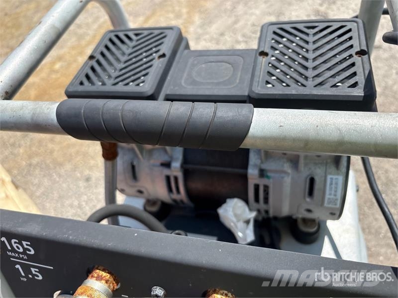Husky of (2) Husky 4 cfm Mobile Electric 20 gal Air Comp 콤푸레샤