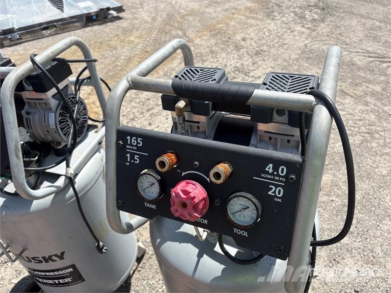 Husky of (2) Husky 4 cfm Mobile Electric 20 gal Air Comp 콤푸레샤