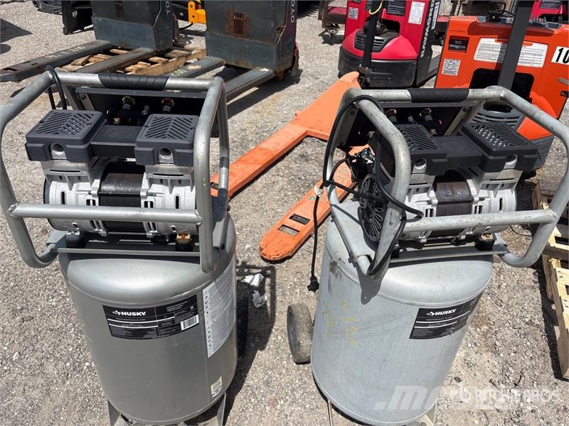 Husky of (2) Husky 4 cfm Mobile Electric 20 gal Air Comp 콤푸레샤
