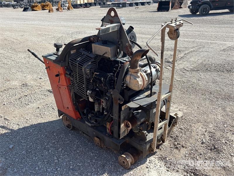 Husqvarna FS7000DT4 Walk-Behind Saw (Inoperable) 製材機械