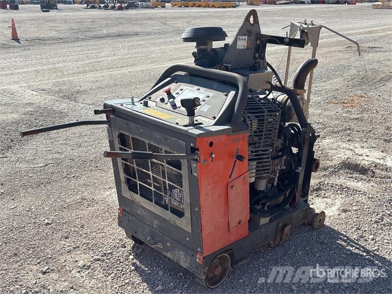 Husqvarna FS7000DT4 Walk-Behind Saw (Inoperable) 製材機械