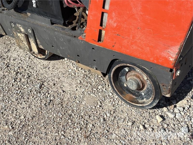 Husqvarna FS7000DT4 Walk-Behind Saw (Inoperable) 製材機械