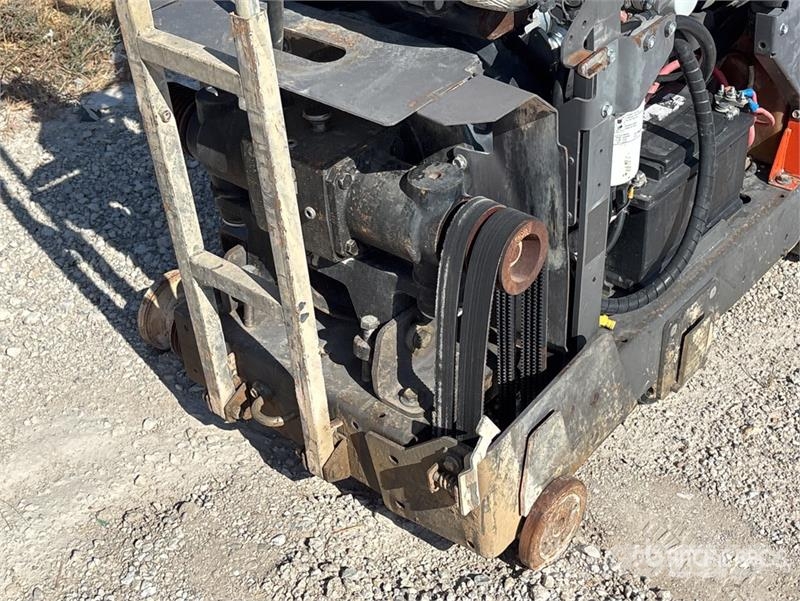 Husqvarna FS7000DT4 Walk-Behind Saw (Inoperable) 製材機械