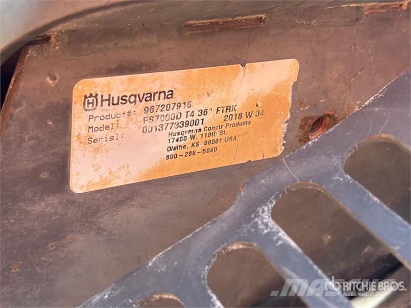 Husqvarna FS7000DT4 Walk-Behind Saw (Inoperable) 製材機械