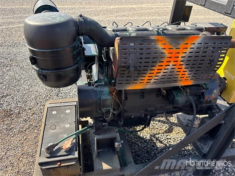 Hydraulic Power Pack (Inoperable) 油圧パイルハンマー