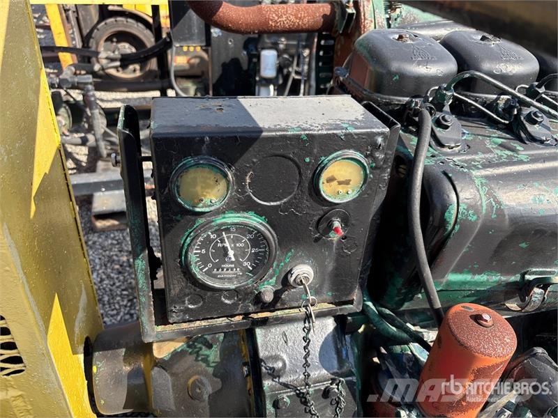 Hydraulic Power Pack (Inoperable) 油圧パイルハンマー