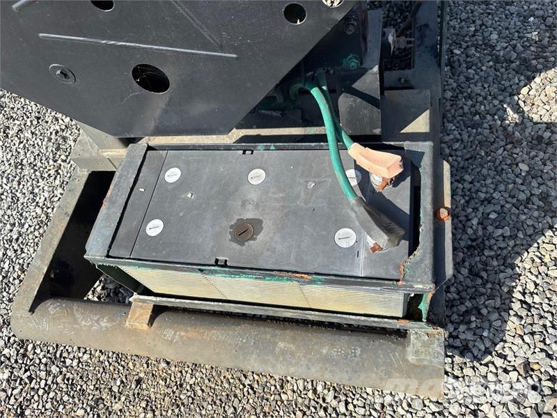 Hydraulic Power Pack (Inoperable) 油圧パイルハンマー