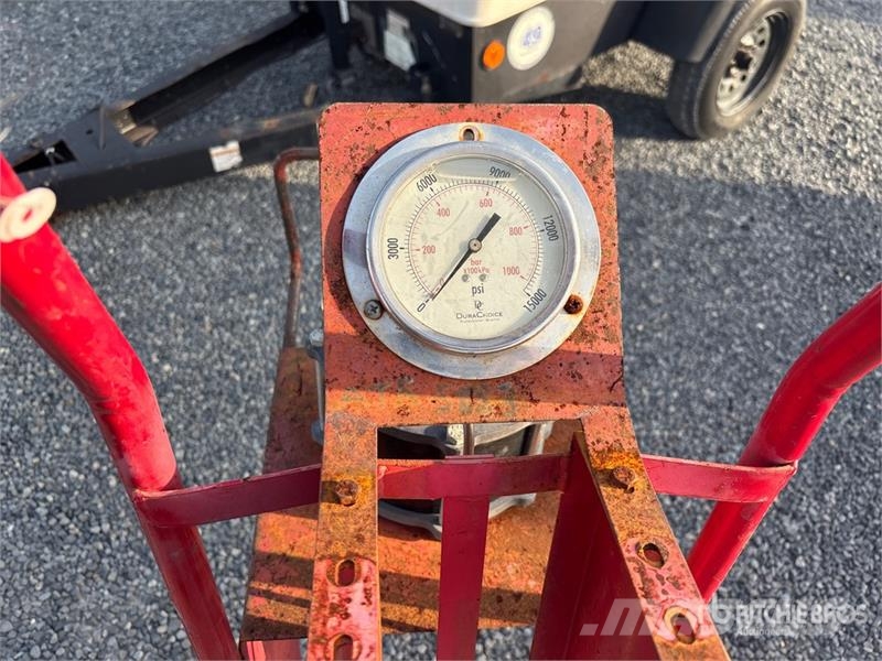  Hydrostatic Test Pump (Inoperable) مكونات أخرى
