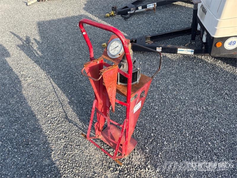  Hydrostatic Test Pump (Inoperable) مكونات أخرى