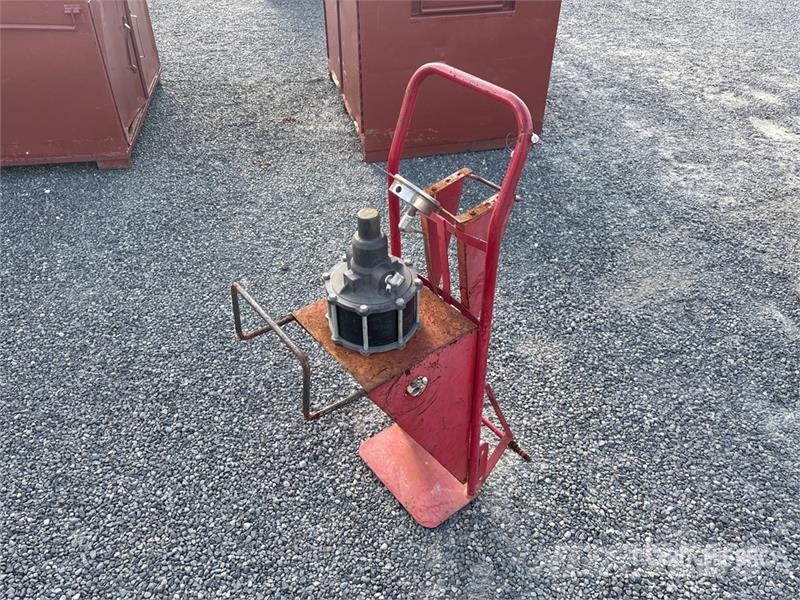 Hydrostatic Test Pump (Inoperable) مكونات أخرى