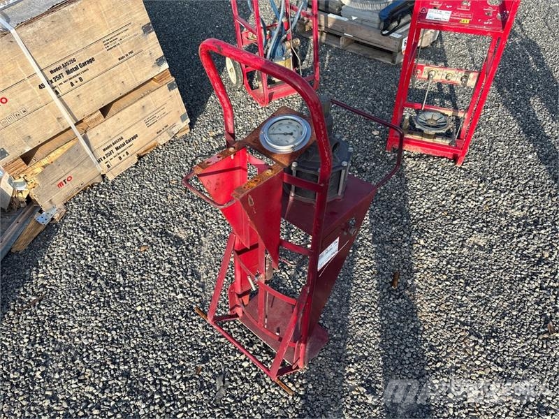  Hydrostatic Test Pump (Inoperable) Andre komponenter