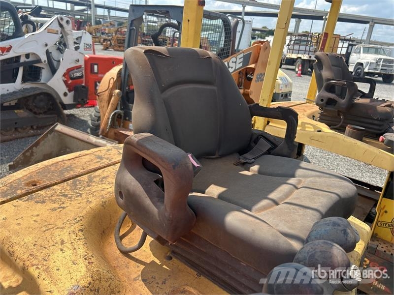 Hyster E60XN 5600 lb Electric Forklift Electric forklifts