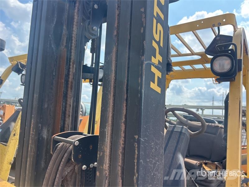 Hyster E60XN 5600 lb Electric Forklift Electric forklifts