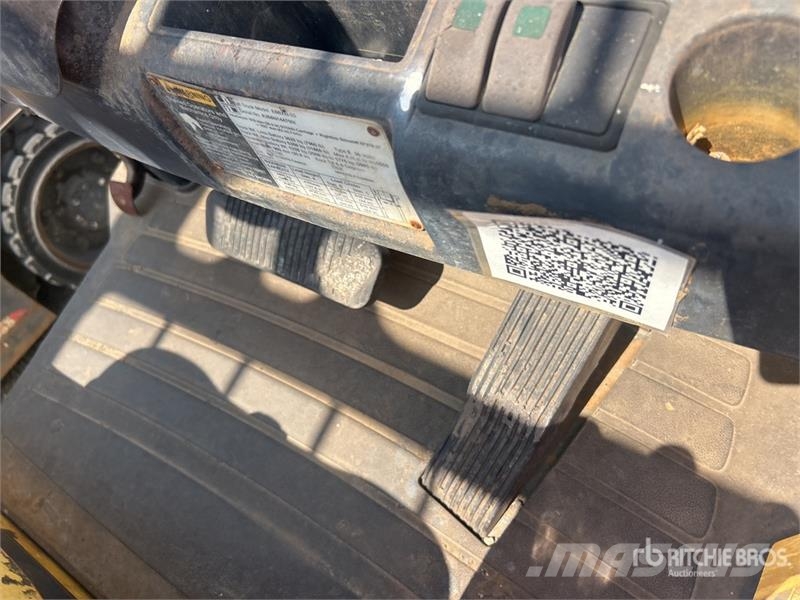 Hyster E60XN 5600 lb Electric Forklift Electric forklifts