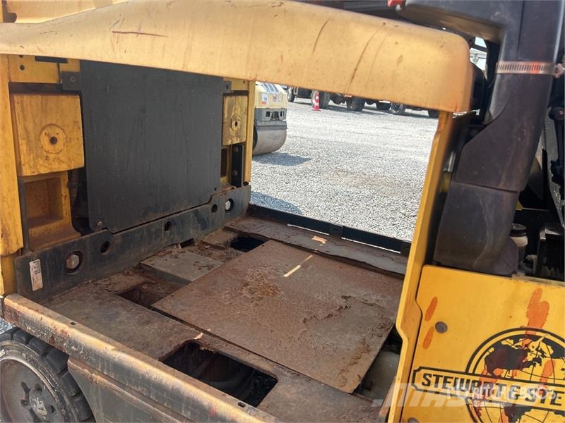 Hyster E60XN 5600 lb Pneumatic Tire Forklift Kahveltõstukid - muud