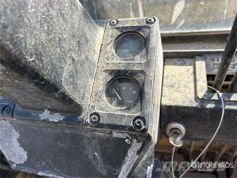 Hyster H100XL 9600 lb Pneumatic Tire Forklift (Inoperable 그 외 지게차
