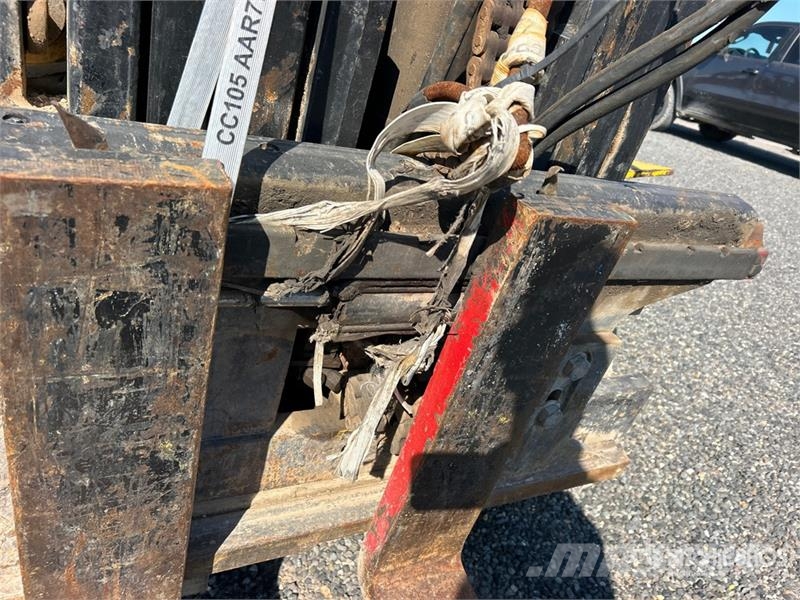 Hyster H100XL 9600 lb Pneumatic Tire Forklift (Inoperable 그 외 지게차
