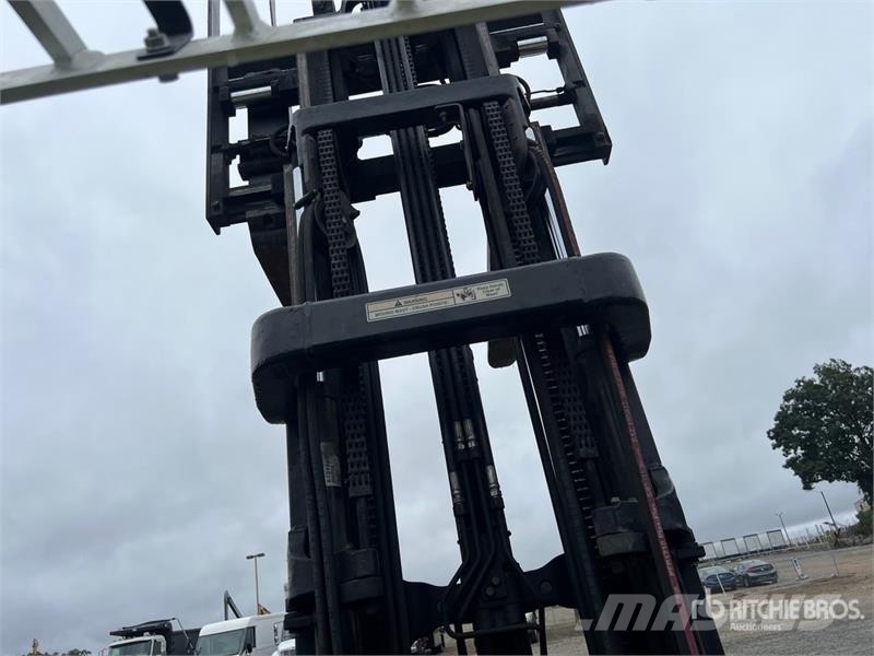 Hyster H60FT 5700 lb Pneumatic Tire Forklift Diger