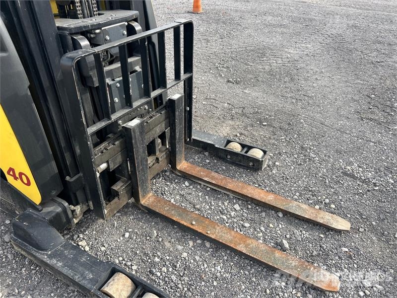 Hyster N40ZRS2-14.5 4000 lb Reach Truck リーチフォークリフト