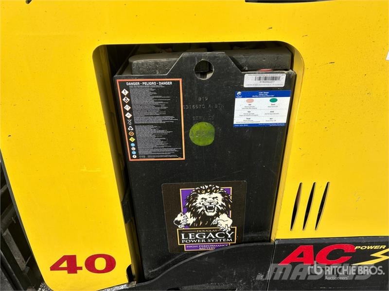 Hyster N40ZRS2-14.5 4000 lb Reach Truck リーチフォークリフト