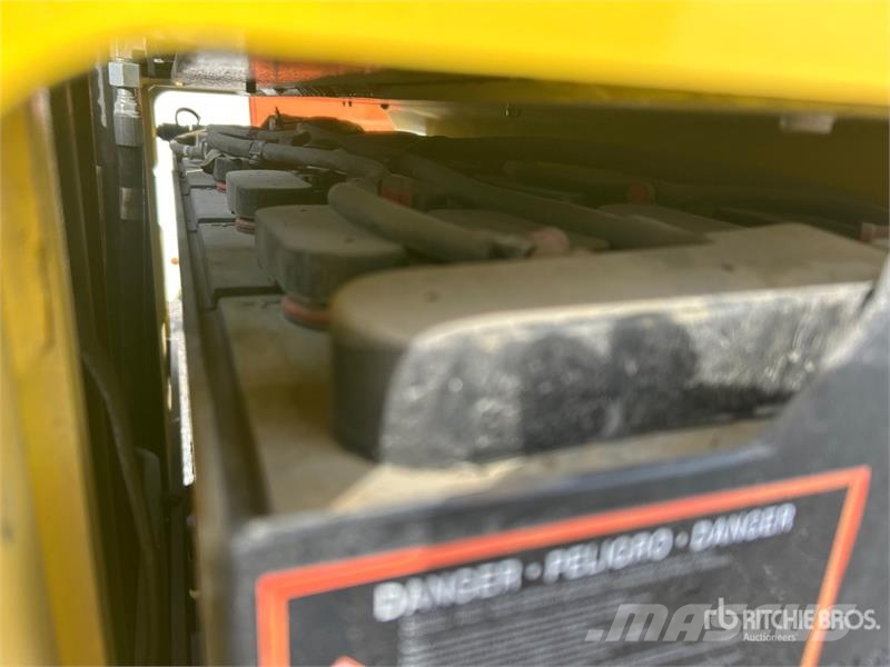 Hyster N40ZRS2-14.5 4000 lb Reach Truck リーチフォークリフト