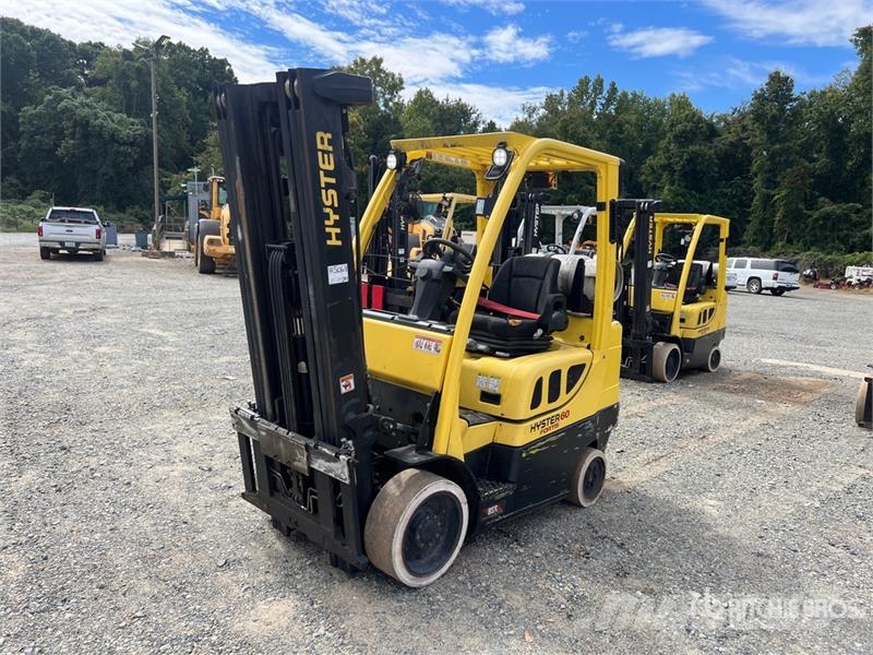 Hyster S60FT 3600 lb Cushion Tire Forklift Diger