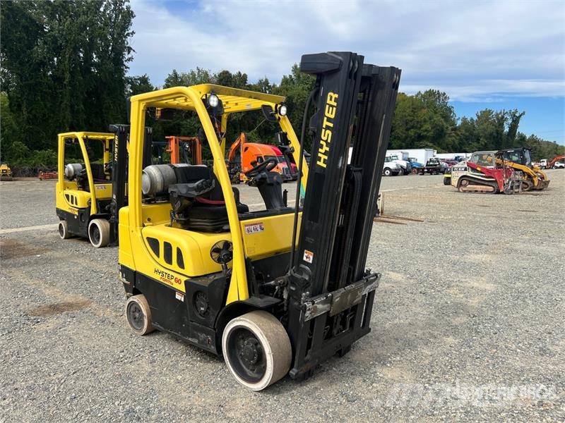 Hyster S60FT 3600 lb Cushion Tire Forklift Diger