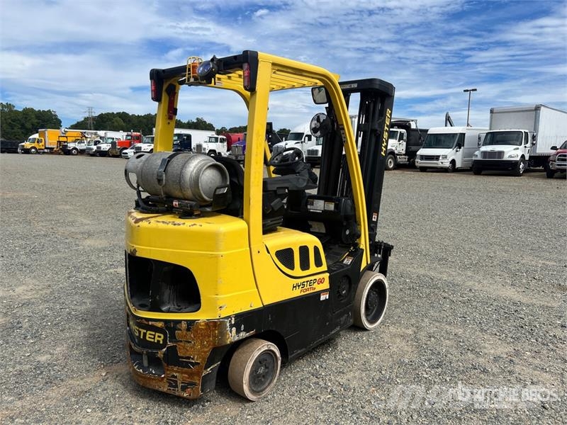 Hyster S60FT 3600 lb Cushion Tire Forklift Diger