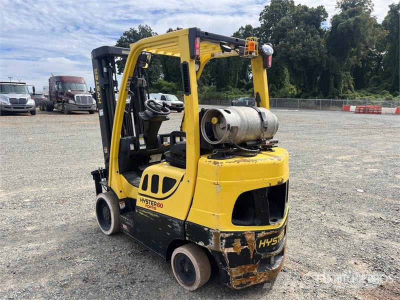 Hyster S60FT 3600 lb Cushion Tire Forklift Diger