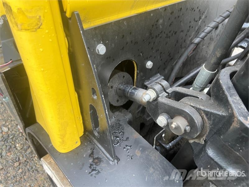 Hyster S60FT 3600 lb Cushion Tire Forklift Diger
