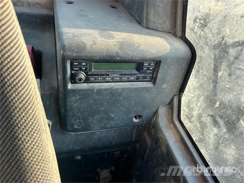 Hyundai 235LCR-9A Tracked Excavator Гусеничні екскаватори