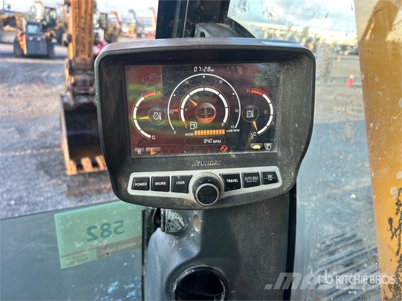 Hyundai 235LCR-9A Tracked Excavator Гусеничні екскаватори