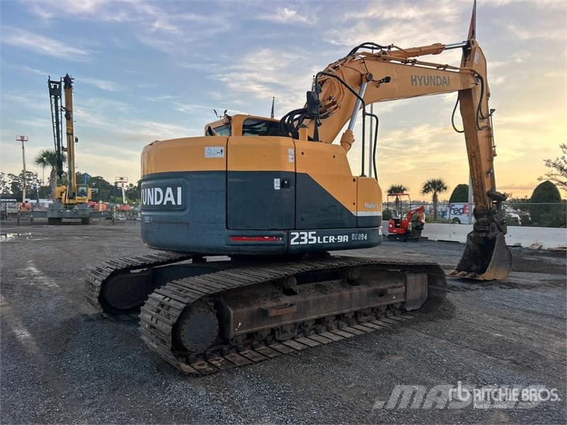 Hyundai 235LCR-9A Tracked Excavator Гусеничні екскаватори