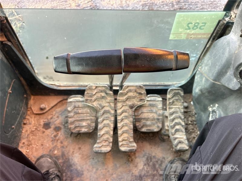 Hyundai 235LCR-9A Tracked Excavator Гусеничні екскаватори