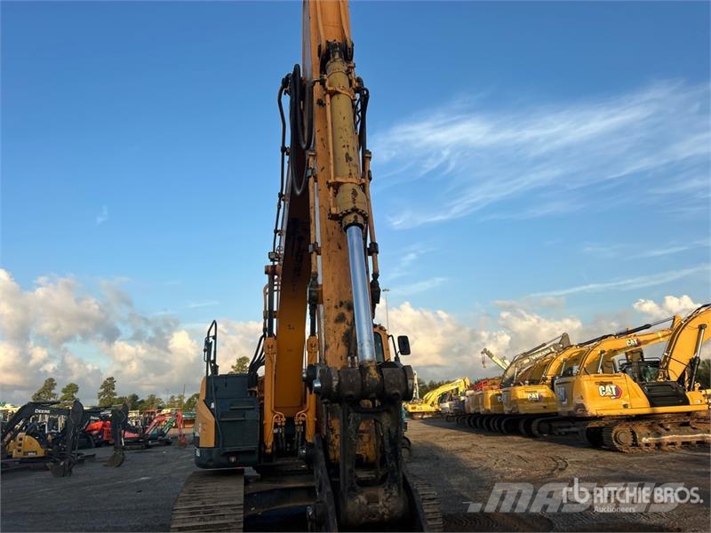 Hyundai 235LCR-9A Tracked Excavator Гусеничні екскаватори